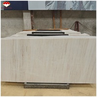 Dalle de marbre blanc Eurasia avec veines grises pour îlot de cuisine, comptoir, meuble-lavabo de salle de bain et ensemble de table à manger blanche avec plateau en marbre