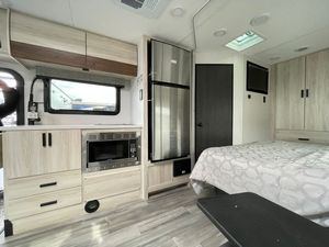 Camping-car familial de luxe 4x4 d'occasion, caravane en fibre de verre, maison mobile, aventure, camping, voyage, véhicule tout-terrain - Product Image 3