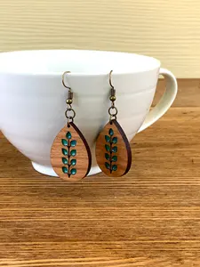 Resina de la mejor calidad con pendiente de moda elegante de madera para mujer y niñas Ropa de fiesta con alta calidad baja - Product Image 2