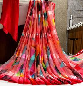 Blusa de satén suave sin mangas, corte Saree =6.3 con blusa, disponible en stock. - Product Image 2