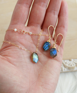 Labradorite avec feu collier géométrique ensemble de boucles d'oreilles pierres précieuses colliers filaires Boho argent plaqué or colliers pendentifs faits main - Product Image 1