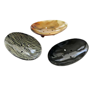 Distributeur de savon élégant en corne de buffle et de boeuf pour décor de salle de bain - Product Image 4