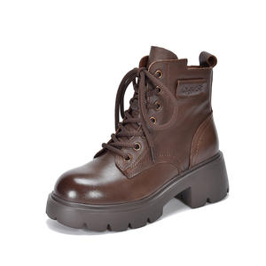 Bottes de moto en cuir vintage pour femmes, doublées de fourrure chaude, antidérapantes, pour temps froid, style motard, avec boucles et sangles - Product Image 4