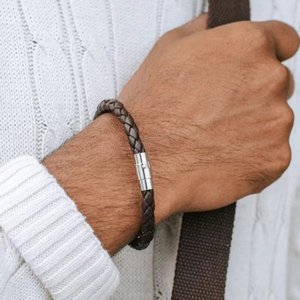 Bracelets de luxe unisexes en cuir tressé à sourcils dorés Accessoire de mode pour compléter toutes les tenues-Directement du fabricant - Product Image 6