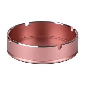 Cenicero de estilo lujoso con ranuras de corte de precisión para sostener cigarrillos, lo mejor para uso en interiores y exteriores - Product Image 1