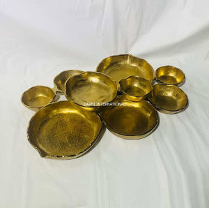 Décoration de table moderne de luxe, centre de table pour salon, bol en aluminium doré fait à la main, ensemble de plats en métal doré - Product Image 3