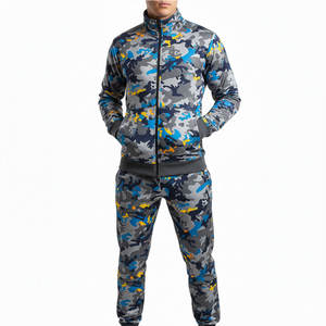 Conjunto deportivo ligero de camuflaje para hombre Urban Trend, ropa deportiva de corte relajado para fitness, correr y uso diario. - Product Image 1