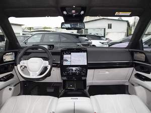 SUV électrique d'occasion P7 longue portée avec autonomie NEDC de 201-300 km, batterie de 50-70 kWh, moteur de 120 kW, véhicule à énergie nouvelle de taille moyenne - Product Image 4