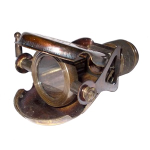 Binocular de resina de latón vintage marino de buena calidad con mango de cuero, artículo decorativo hecho a mano de latón, artículo diseñado en relieve - Product Image 1