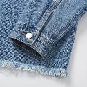 Veste en jean personnalisée pour femmes, poche sur la manche, style varsity, veste matelassée, jean lavable, vêtement d'extérieur en denim, élégant, décontracté, couleur personnalisée - Product Image 6