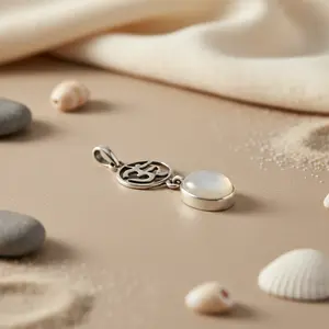 Colgante de Plata 925 con Baño de Rodio y Oro Rosa, con Piedra Lunar y Símbolo de Om, Hecho a Mano, para Mujer - Joyería Espiritual - Product Image 3