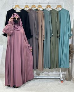 Abayas élégantes et modestes brodées à la main pour femmes robes formelles de style dubaï vêtements traditionnels musulmans respirants côté - Product Image 3
