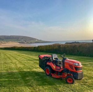 เครื่องตัดหญ้าแบบนั่งขับ Mini Kubota G231 HD พร้อมมอเตอร์และเกียร์คุณภาพสูง ผลิตในเยอรมนี น้ำหนัก 955 กก. สำหรับใช้ในสวนและฟาร์ม - Product Image 4