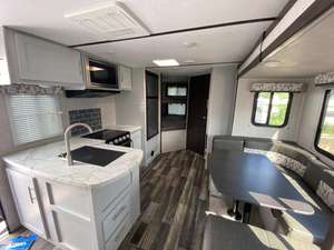Autocaravana Keystone RV B-u-l-l-e-t 243BHS usada del 2020, lista para vender. - Product Image 6