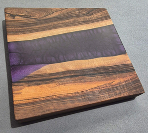 Tradebyd Planche à découper artistique en bois et résine Design écologique fait à la main pour la salle à manger et la coupe - Product Image 1