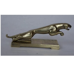 Figurine de table de style rare Accent décoratif unique pour l'affichage de l'espace de travail de bureau de salon et les utilisations fonctionnelles créatives - Product Image 1