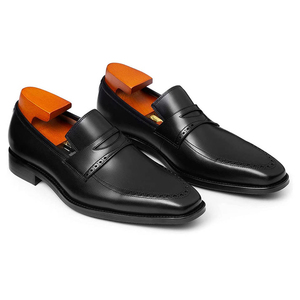 Chaussures en cuir noir de haute qualité pour hommes avec finition haut de gamme, semelle durable et design élégant pour le port au bureau formel. - Product Image 6