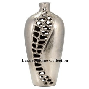 Vase à fleurs en métal brut argenté de conception personnalisée, pas cher, en étain, durable pour les mariages - Product Image 1
