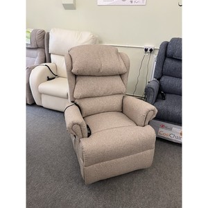 Sillón Reclinable Eléctrico Admiral de Doble Motor con Respaldo y Reposapiés Independientes, 6 Estilos Modernos de Madera, Envío Gratuito en el Reino Unido - Product Image 1
