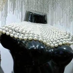 ชุดเบอร์เลสก์เสื้อคลุมประดับด้วยลูกปัดเลื่อมปักลายมุกทรงตรงคอแต่งโลโก้เทศกาล - Product Image 1