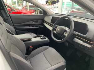 SUV de Nueva Energía 2025, Tracción Delantera, Interior de Cuero Oscuro, Vehículo Familiar Eléctrico de Alta Potencia, Batería de 70-90 kWh, Carga Rápida, Autonomía Superior a 700 km, 200-250 kW - Product Image 6