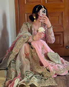 Salwar Kameez en soie brodé avec des sequins de designer avec Gharaara et Dupatta pour les fêtes - Product Image 1