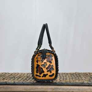 Bolso de Mano Mini de Cuero Genuino con Estampado Animal para Mujer, Modelo Walla HB-177, con Dos Asas y Cierre de Cremallera, Portátil para Uso Diario y Viajes - Product Image 4