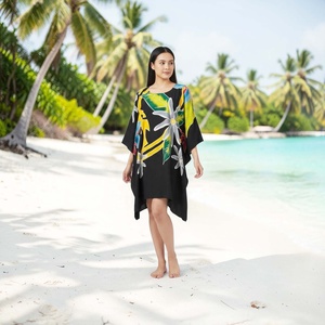 Poncho da Spiaggia per Donna in Rayon Dipinto a Mano, Copricostume Boho con Design Tropicale, Caftano da Spiaggia - Product Image 6