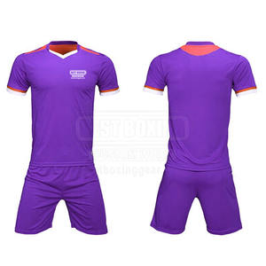 Nouvelle arrivée 2025 uniforme de football personnalisé conception différente meilleur prix uniforme de football pour les jeunes porter - Product Image 1
