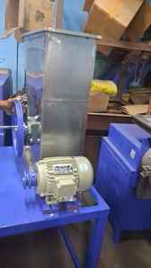 Máquina Trituradora de Grumos Mariya, Tritura Grumos Duros de Forma Eficiente en Material Uniforme, Garantizando un Flujo Suave y Alto Rendimiento - Product Image 2