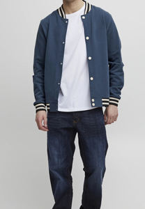 แจ็คเก็ตวาร์ซิตี้ผู้ชายแบบพรีเมียม OEM สั่งทำพิเศษ สีน้ำเงินตัดแขนสีเบจ แจ็คเก็ตเบสบอลสไตล์คลาสสิกแบบ Letterman - Product Image 3