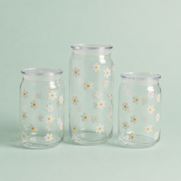 Gobelet en verre personnalisé OEM en forme de canette de bière, imprimé de fleurs de marguerite blanches par sublimation