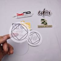 Autocollants découpés sur mesure, impression UV haute qualité, vinyle transparent adhésif résistant et imperméable.