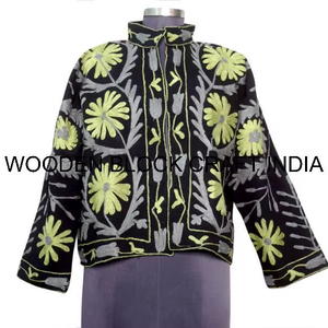 Chaqueta de Algodón Acolchada Transpirable y Ecológica con Bordado Suzani Indio, Diseño Floral, Detalles de Agujeros, Desmontable, Más Vendida - Product Image 1