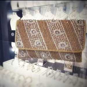 Acheter Noir Designer Broderie Embrayage Avec Pierre Travail Imitation Perle Vintage Papillon Solide Ensemble Complet Chaîne Charme Sac - Product Image 3