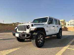 Vagoneta Automática Blanca Usada 2024 con Tracción en las Cuatro Ruedas, Asientos de Cuero, Neumáticos R17, Volante a la Izquierda, Control de Crucero Adaptativo, Techo Corredizo, Luces LED, Cámara de 360° - Product Image 2