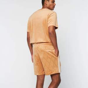 Pantalones cortos de terciopelo Premium para hombre: a la moda, suaves y perfectos para atuendos casuales y comodidad diaria - Product Image 6