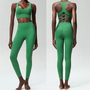 Ensembles de yoga avec bretelles pour femmes avec soutien-gorge de sport Leggings d'entraînement à taille haute Combinaisons de fitness Vêtements de sport pour femmes - Product Image 1