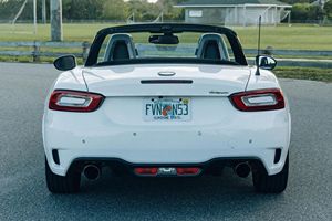 Auto Usado Confiable, Fiat 124 Spider Abarth 2017 - Product Image 1