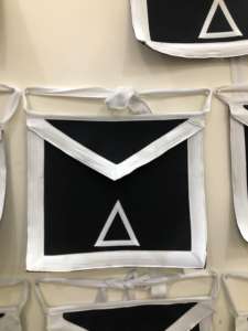 Delantal, Gorro, Guantes y Espada de Caballero Templario - Product Image 2