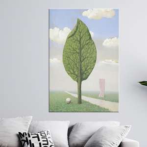 Arte en lienzo de árbol con hojas surrealistas: decoración con estampado de ensueño de Magritte, lienzo envuelto - Product Image 1