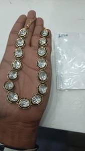 Meilleures ventes de collier en laiton gracieux avec pierre Kundan avec gouttes de perles Bijoux légers pour les mariages et les cadeaux spéciaux - Product Image 3