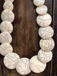 Luxurious Handcrafted Resin Beads Necklace for Women High Polished Pearl Beautiful Fashion <b>Accessory</b> Best Quality Direct India - Product Image 3