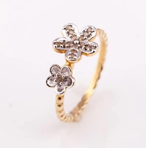 Bague ornée de diamants Radiant Bloom Bague en argent 925 de qualité supérieure à motif de fleurs mignonnes - Product Image 1