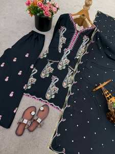 Magnifique salwar kameez noir brodé avec des travaux de zari dorés et un dupatta de designer - Product Image 5