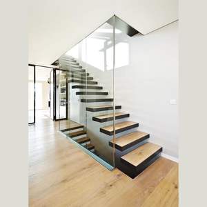 <span class=keywords><strong>Escalier</strong></span> flottant hybride préfabriqué combinant un poutre centrale en bois massif avec des marches en porte-à-faux des deux côtés. - Product Image 5