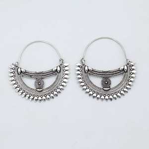 Pendientes de Aro Boho de Media Luna con Diseño Único, Pendientes de Latón Boho para Mujer con Acabado Plateado Oxidado, Aros Tribales en Forma de Media Luna, Venta al por Mayor/OEM - Product Image 1