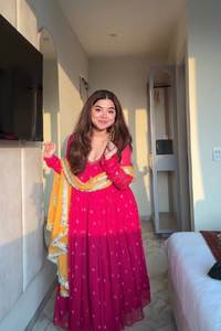 Traje Dupatta de Georgette Pesada con Bordado, Manga Larga, Silueta Holgada con Cintura Natural para Verano - Product Image 3