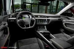 NEAT 2023, e-tron 50 I. Bajo kilometraje, transmisión automática, techo solar panorámico, luces LED, luces diurnas LED - Product Image 3
