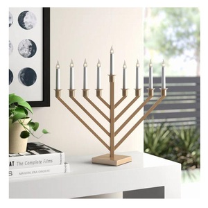 Elegante Candelabro Menorá de Aluminio Niquelado con Múltiples Brazos para Festividades, Diseño Clásico y Tradicional para Decoración del Hogar - Product Image 5
